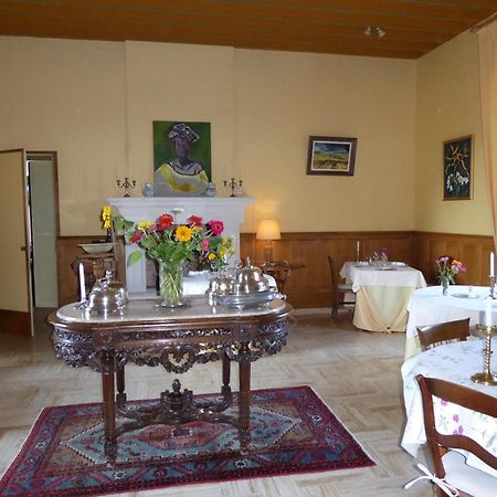 Chateau Des Salles Saint-Fort-sur-Gironde Buitenkant foto