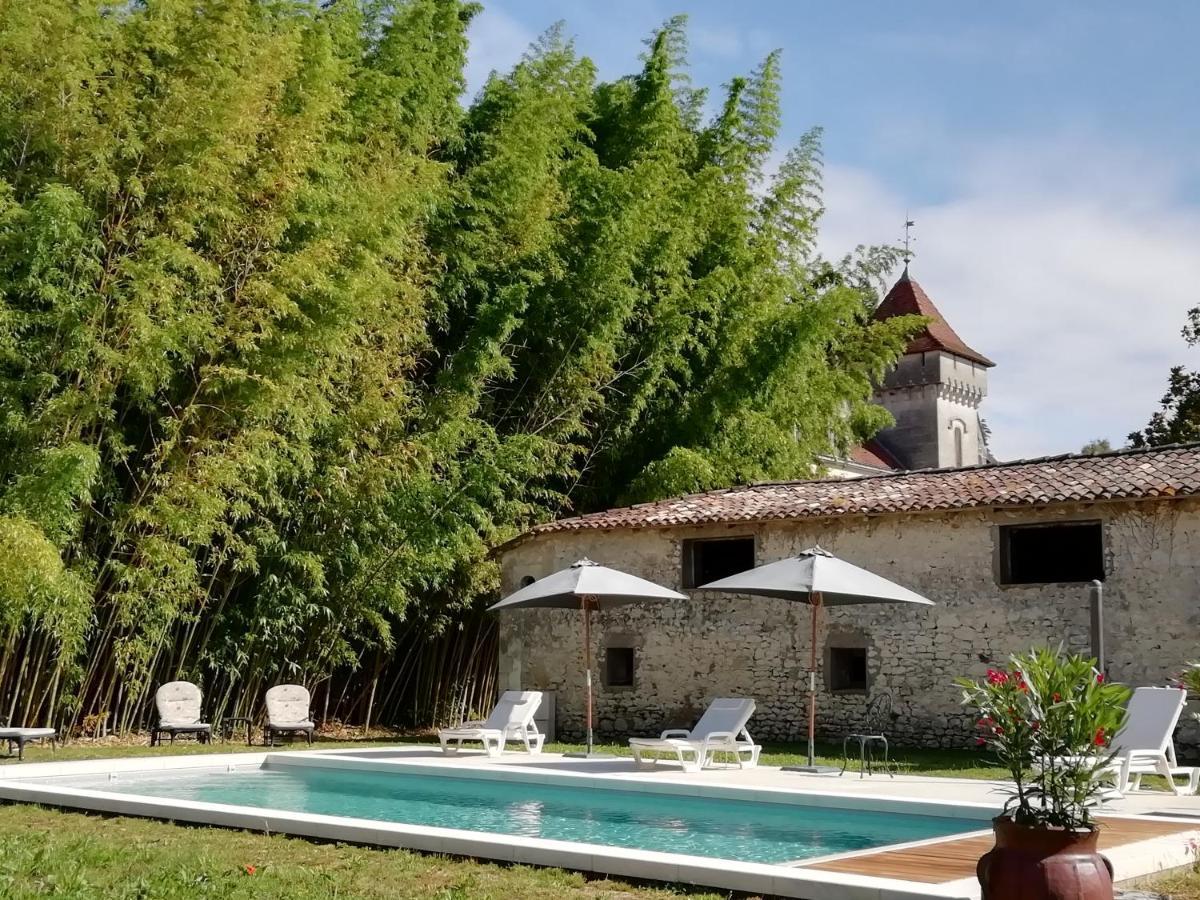 Chateau Des Salles Saint-Fort-sur-Gironde Buitenkant foto
