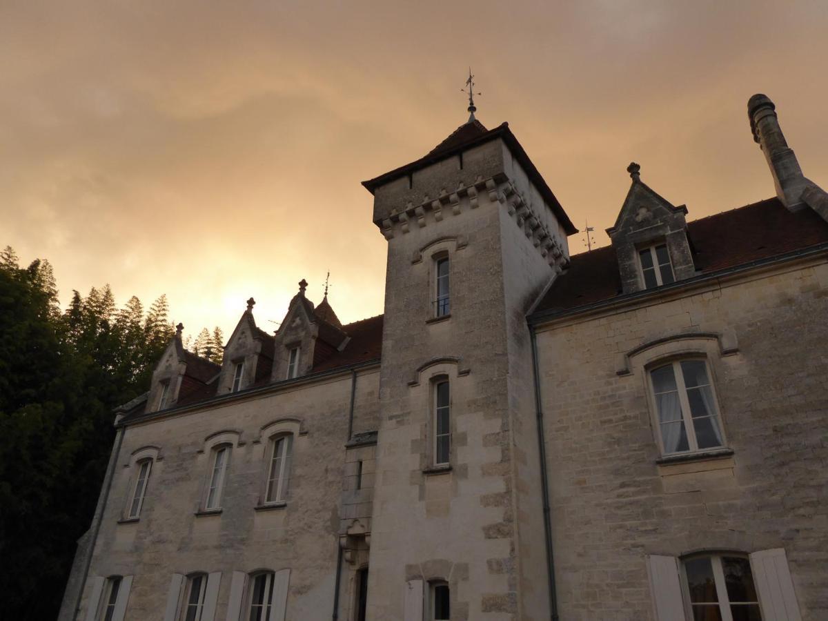 Chateau Des Salles Saint-Fort-sur-Gironde Buitenkant foto