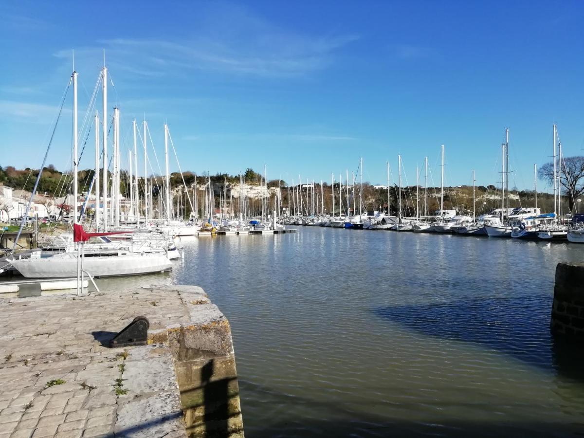 Chateau Des Salles Saint-Fort-sur-Gironde Buitenkant foto