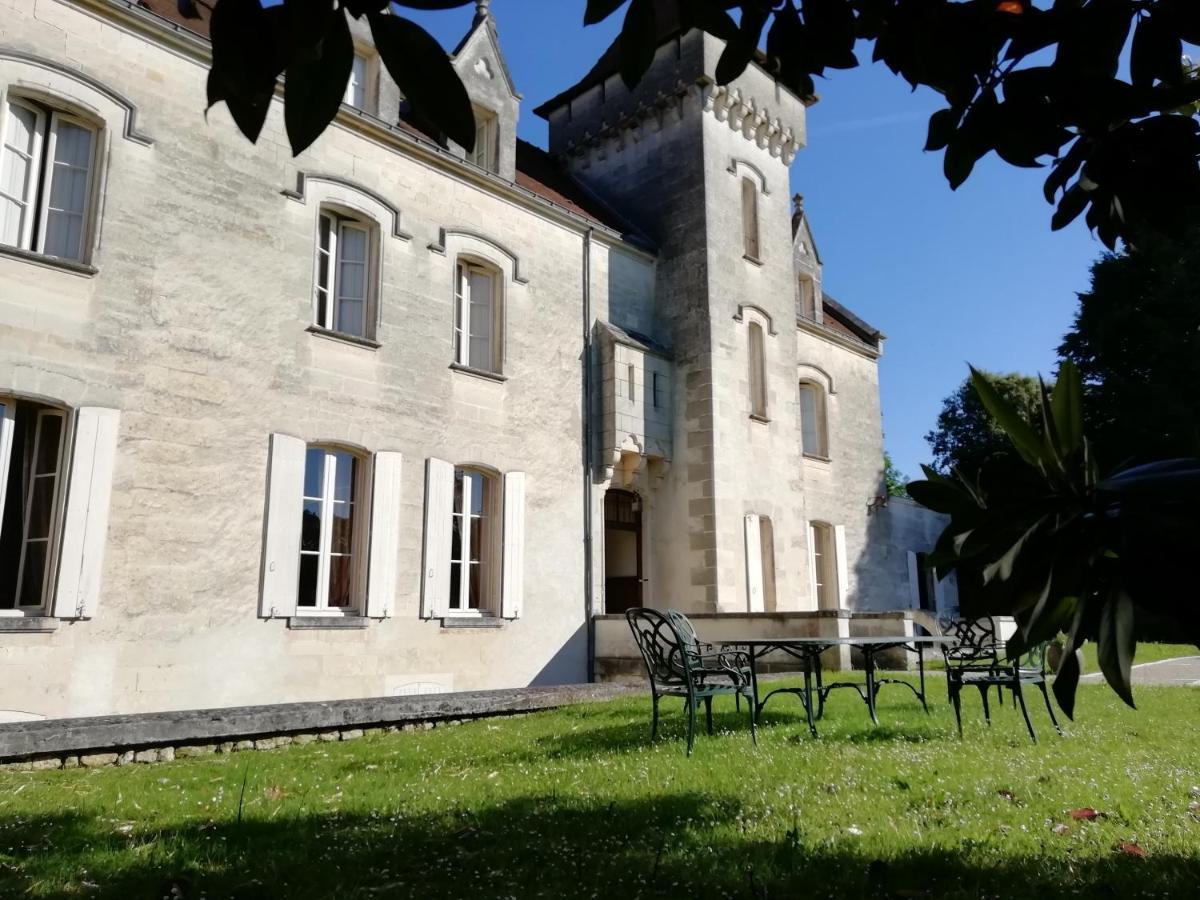 Chateau Des Salles Saint-Fort-sur-Gironde Buitenkant foto