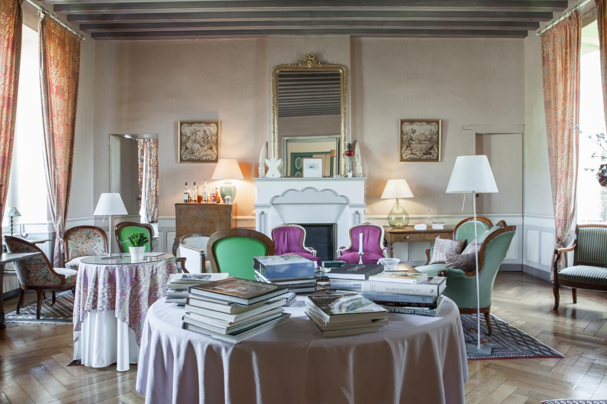 Chateau Des Salles Saint-Fort-sur-Gironde Buitenkant foto