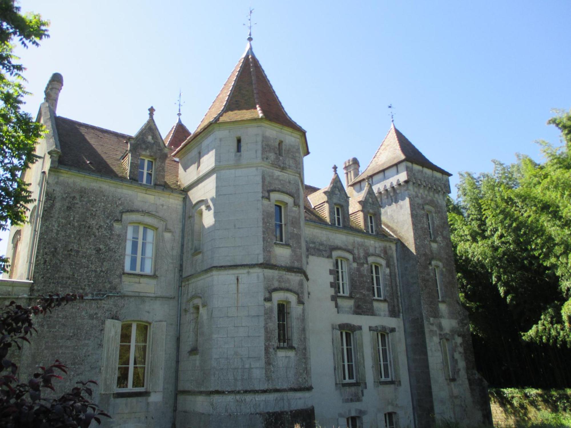 Chateau Des Salles Saint-Fort-sur-Gironde Buitenkant foto