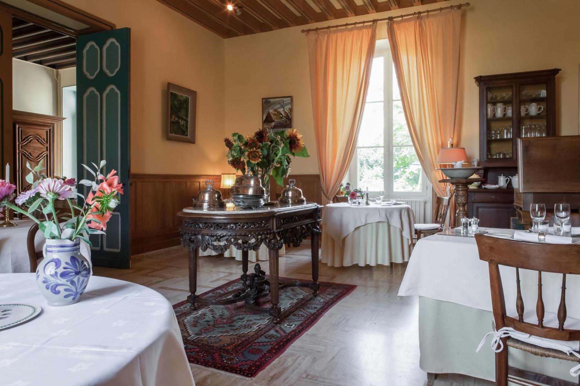 Chateau Des Salles Saint-Fort-sur-Gironde Buitenkant foto