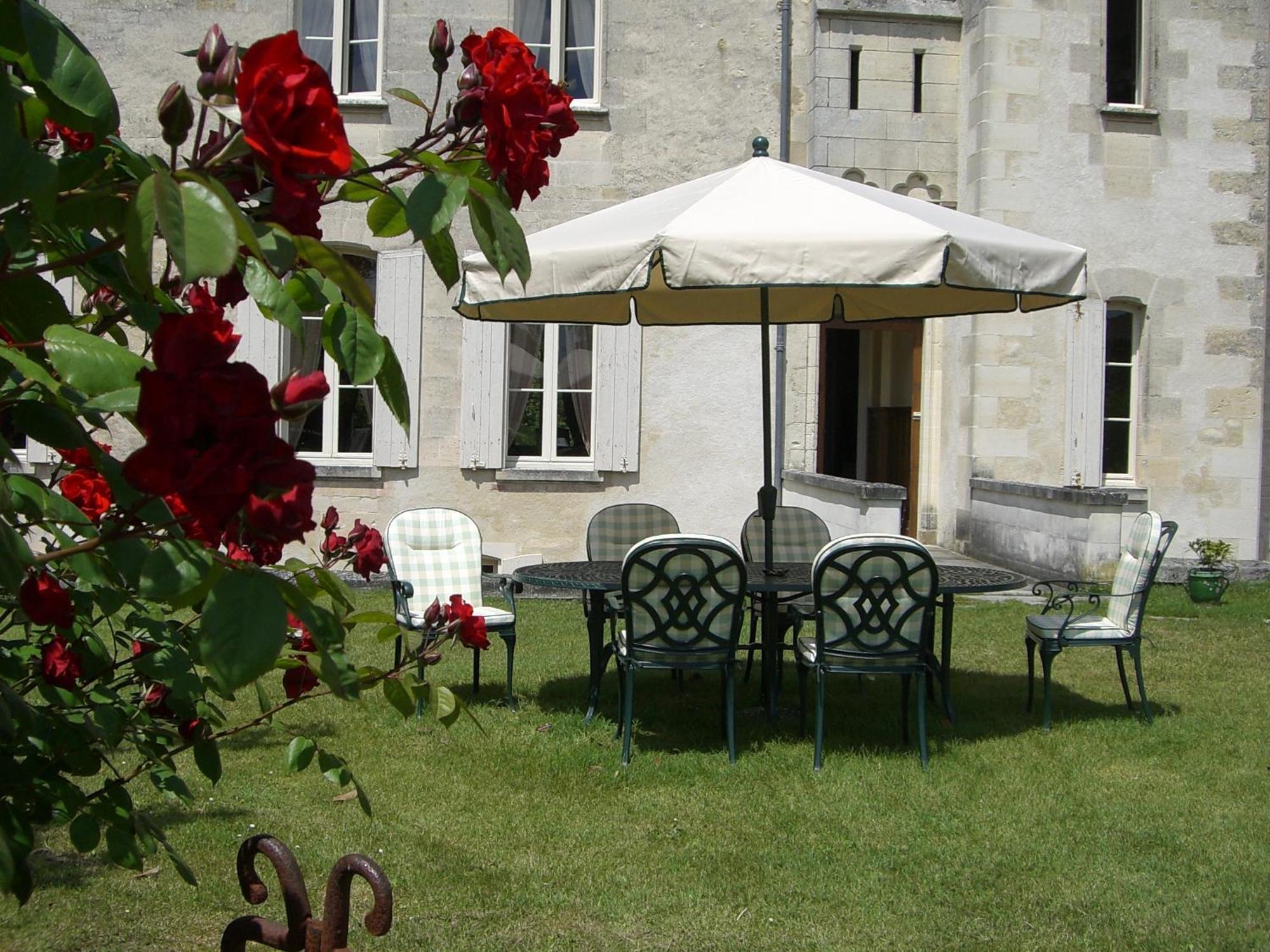 Chateau Des Salles Saint-Fort-sur-Gironde Buitenkant foto