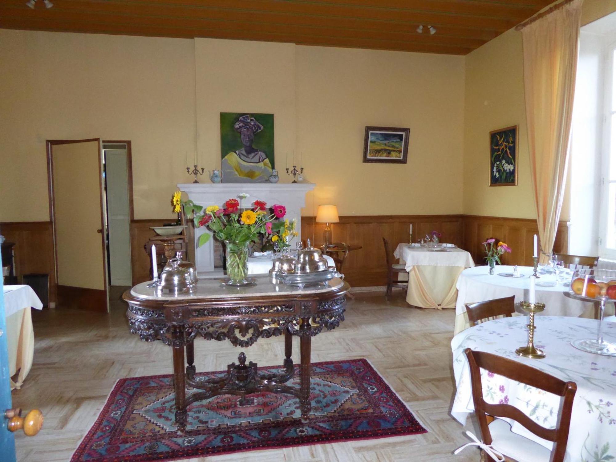 Chateau Des Salles Saint-Fort-sur-Gironde Buitenkant foto