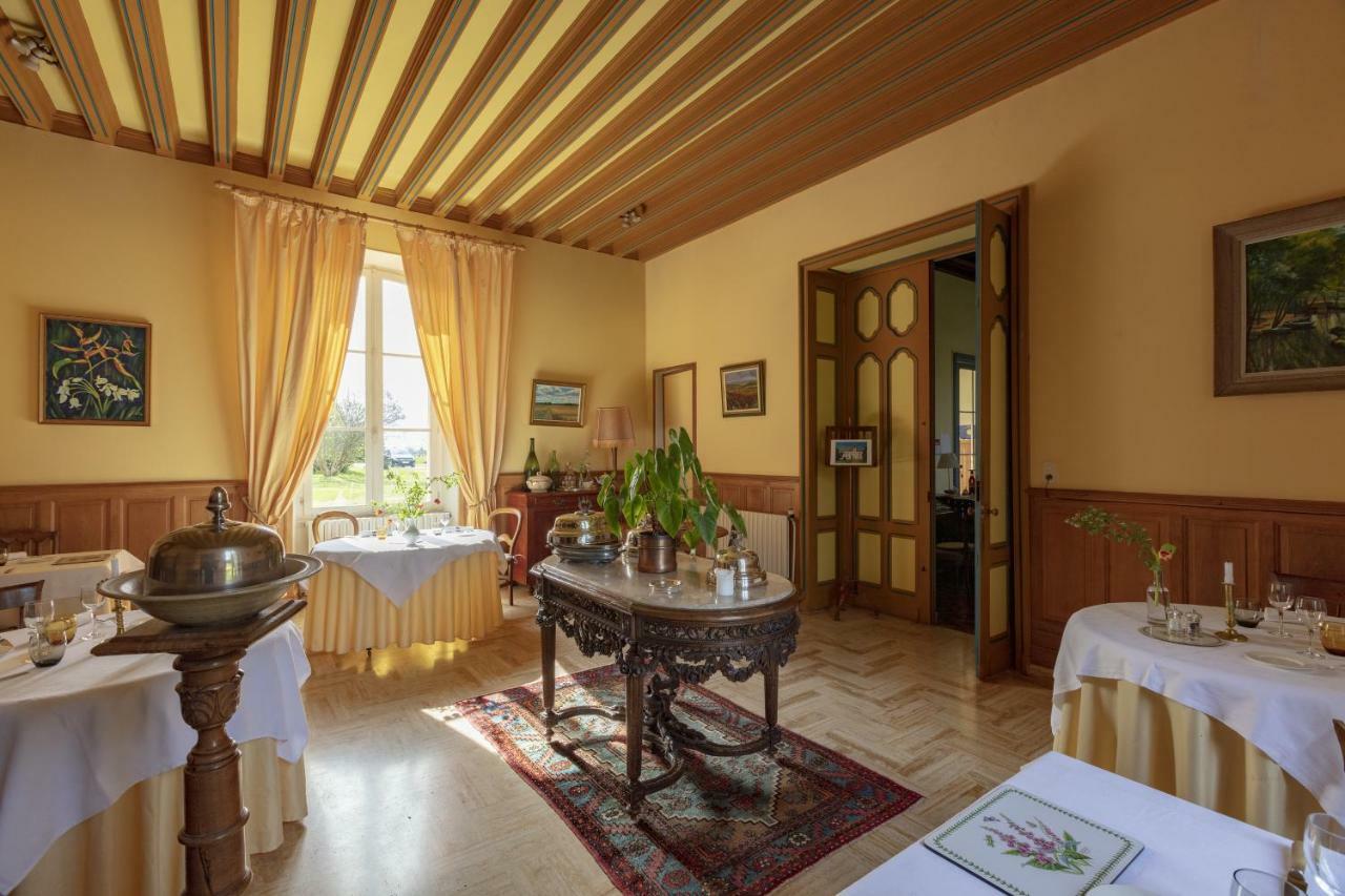 Chateau Des Salles Saint-Fort-sur-Gironde Buitenkant foto