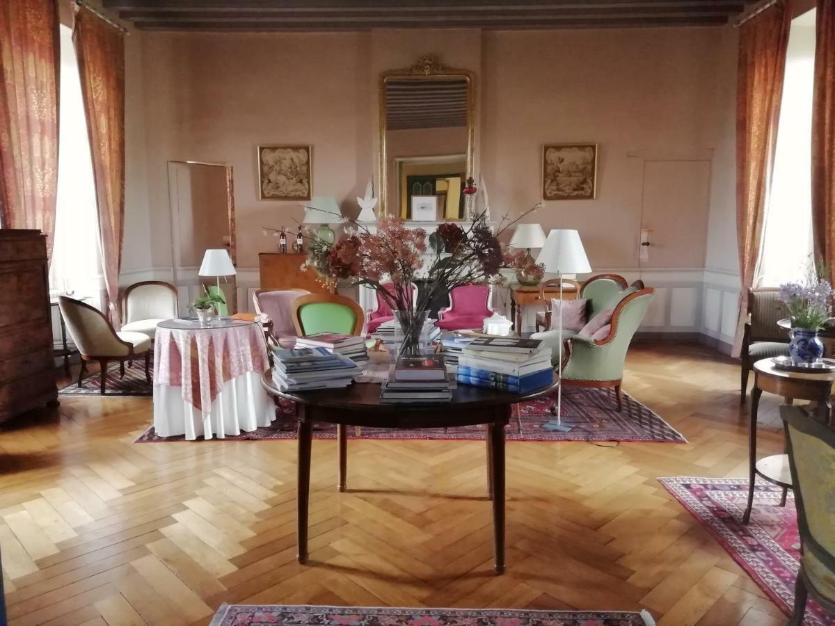 Chateau Des Salles Saint-Fort-sur-Gironde Buitenkant foto