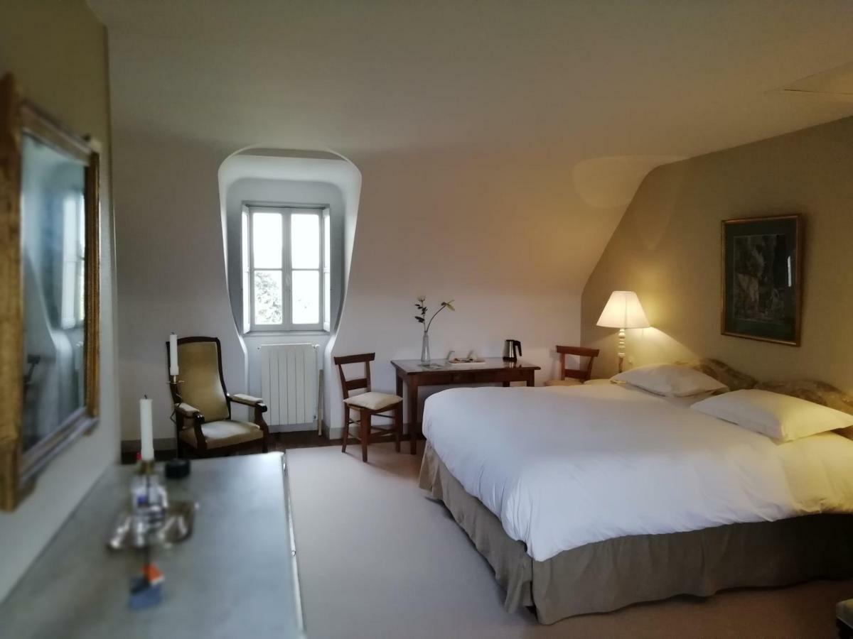 Chateau Des Salles Saint-Fort-sur-Gironde Buitenkant foto